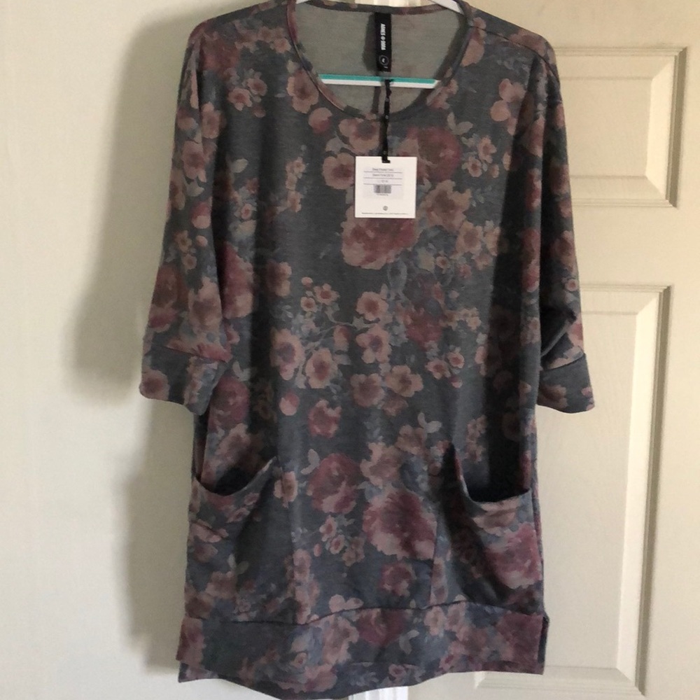 Large deep pocket tunic